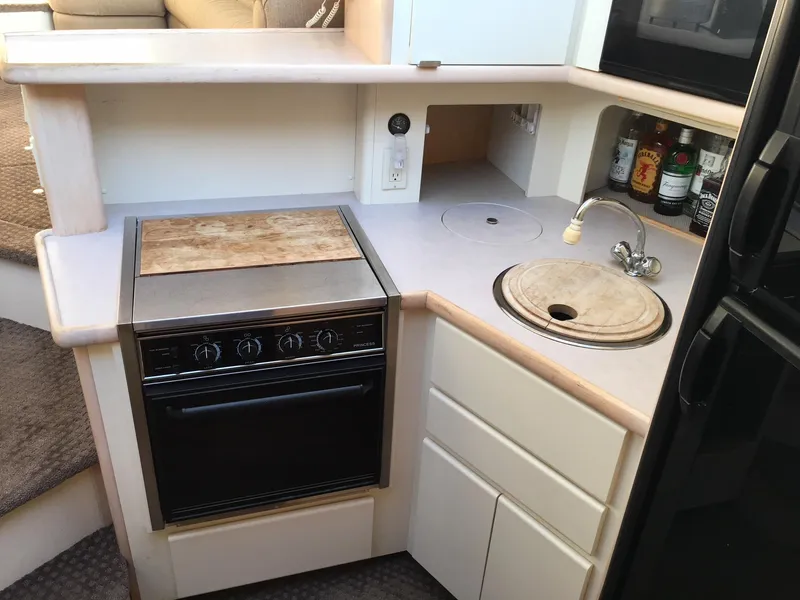 1996 Carver 400 Cockpit Motor Yacht