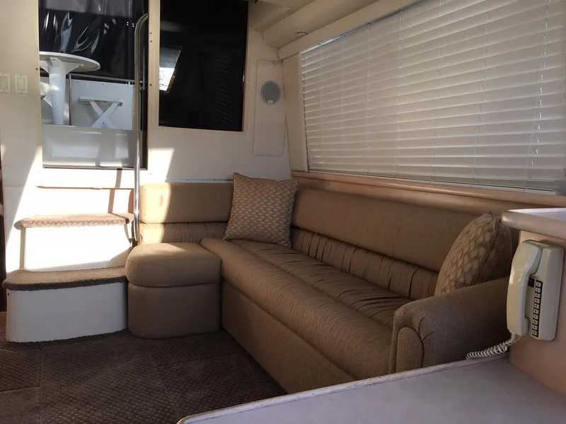 1996 Carver 400 Cockpit Motor Yacht