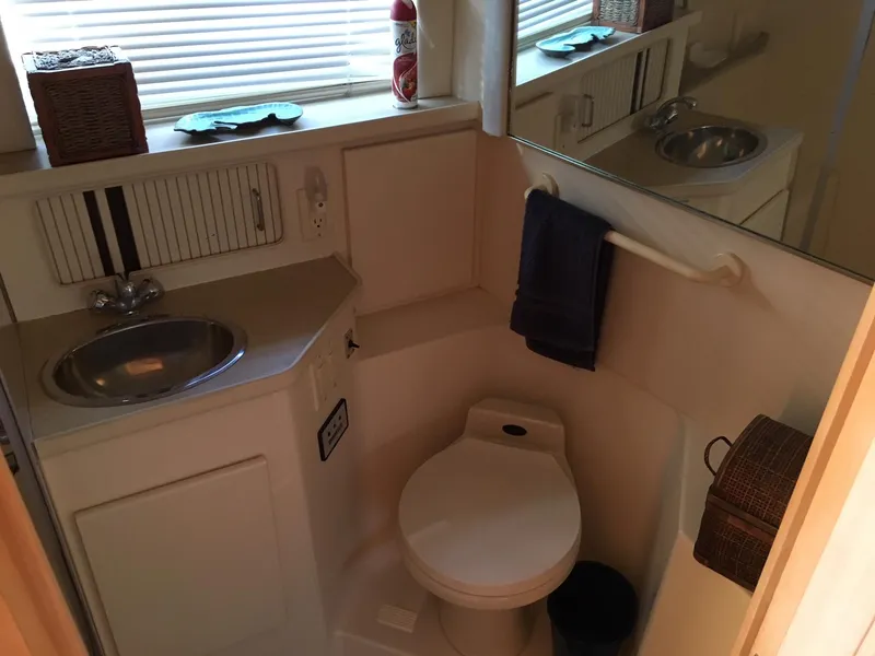 1996 Carver 400 Cockpit Motor Yacht