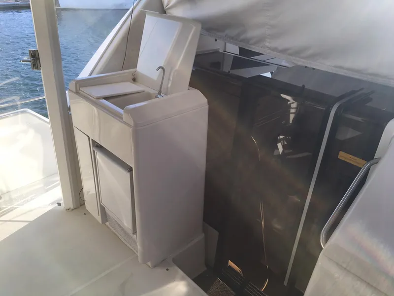 1996 Carver 400 Cockpit Motor Yacht