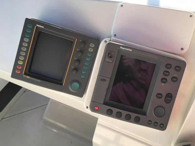 1996 Carver 400 Cockpit Motor Yacht