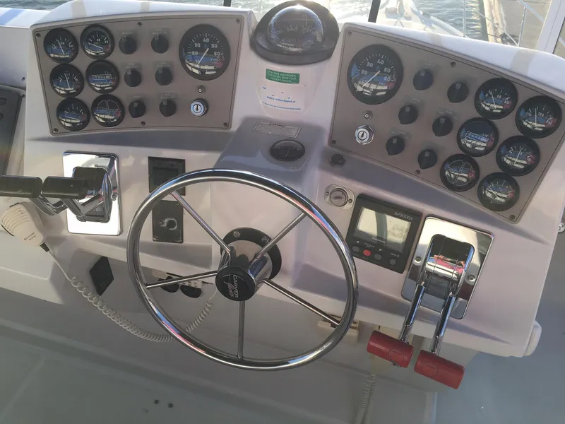 1996 Carver 400 Cockpit Motor Yacht