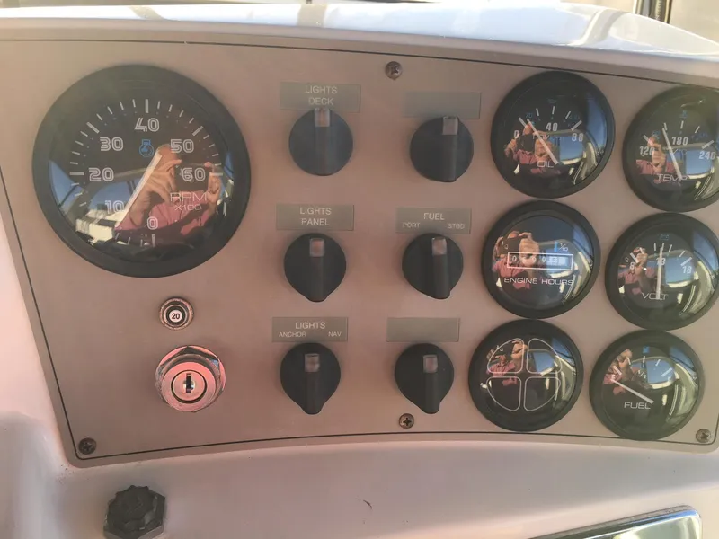 1996 Carver 400 Cockpit Motor Yacht