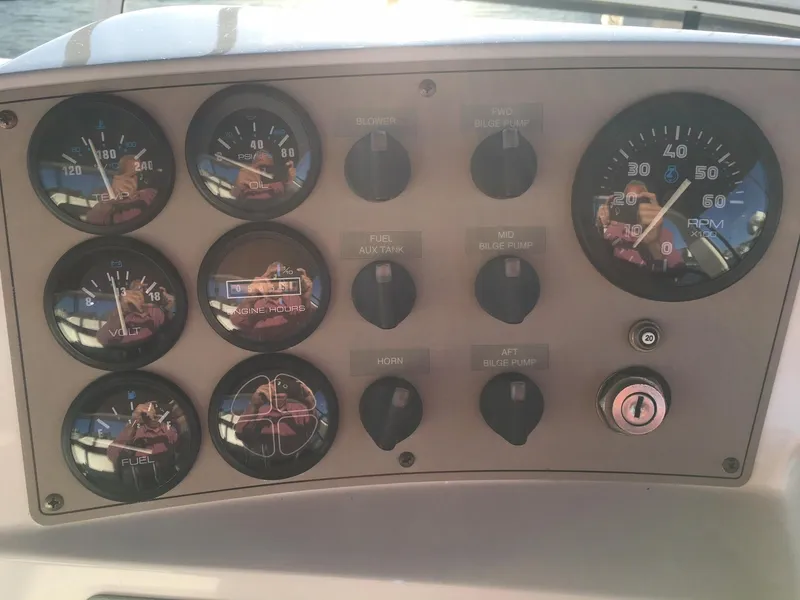 1996 Carver 400 Cockpit Motor Yacht