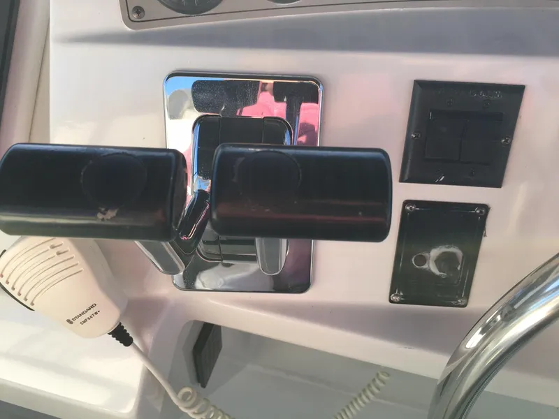 1996 Carver 400 Cockpit Motor Yacht