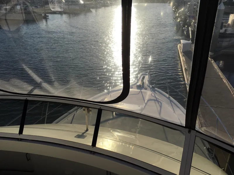 1996 Carver 400 Cockpit Motor Yacht