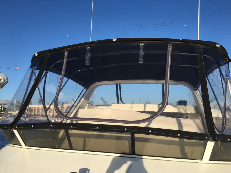 1996 Carver 400 Cockpit Motor Yacht