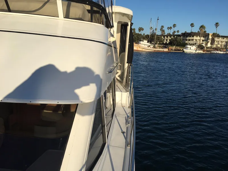 1996 Carver 400 Cockpit Motor Yacht