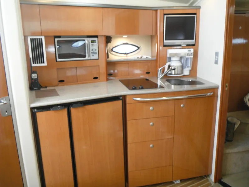 2005 Maxum 3700 Sport Yacht