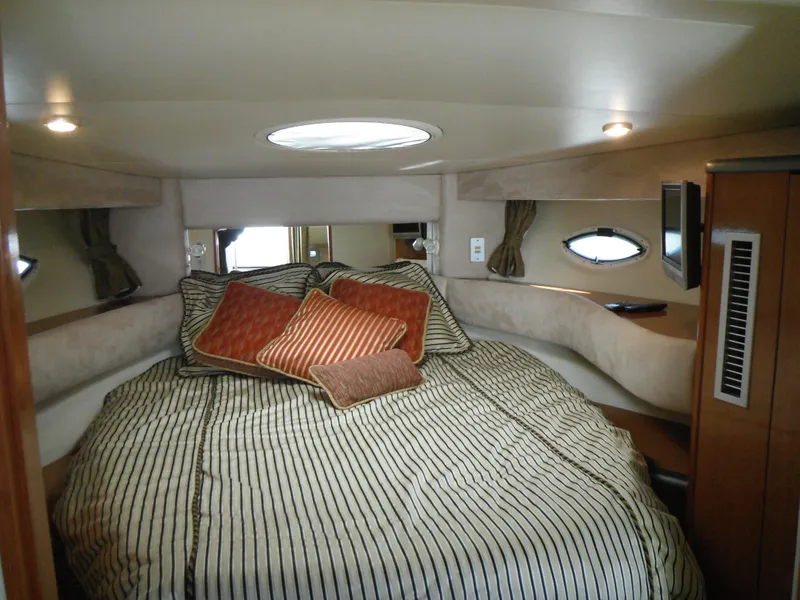 2005 Maxum 3700 Sport Yacht