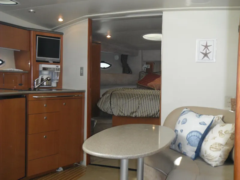 2005 Maxum 3700 Sport Yacht