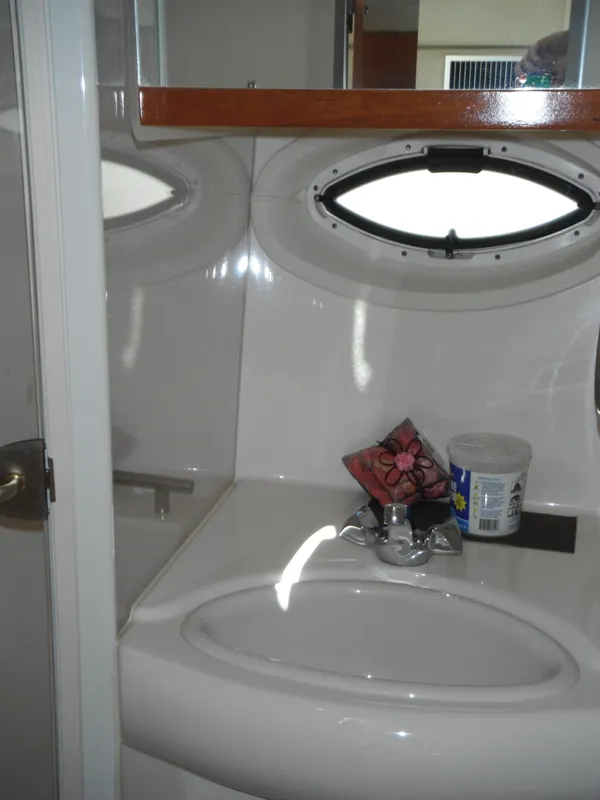 2005 Maxum 3700 Sport Yacht
