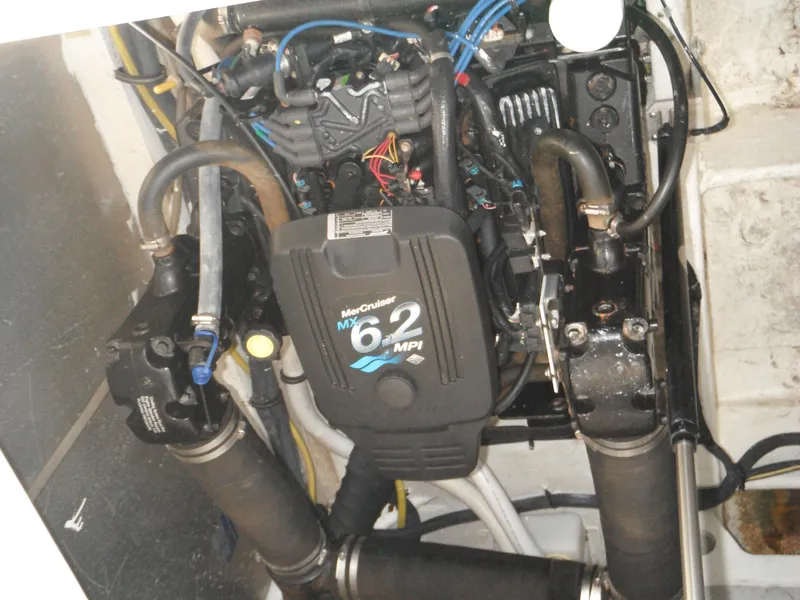 2005 Maxum 3700 Sport Yacht