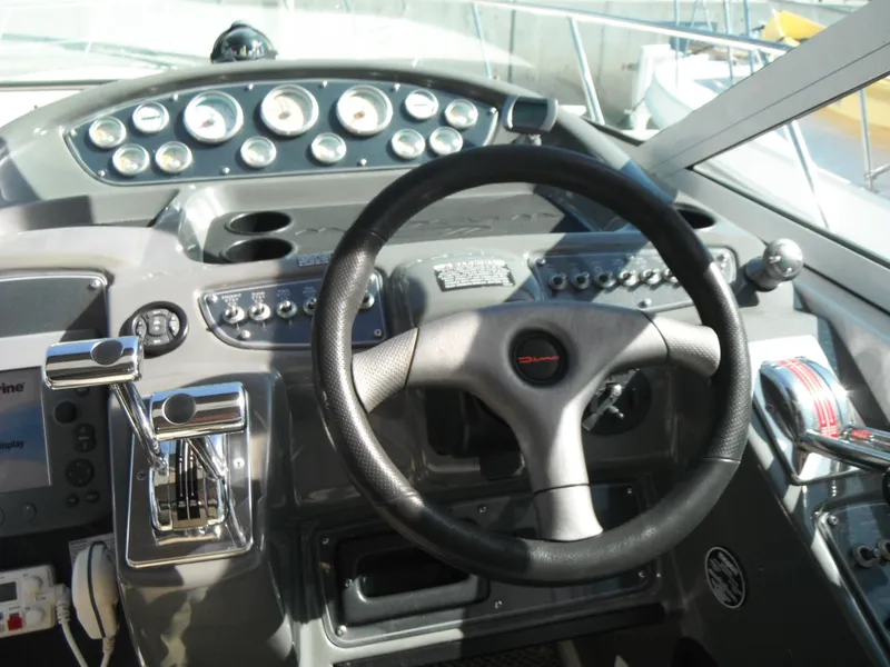2005 Maxum 3700 Sport Yacht