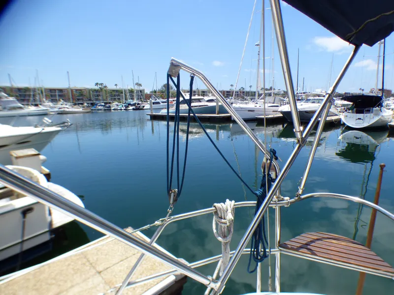 Outboard davit