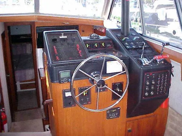 1987 Bayliner 3870 Motor Yacht