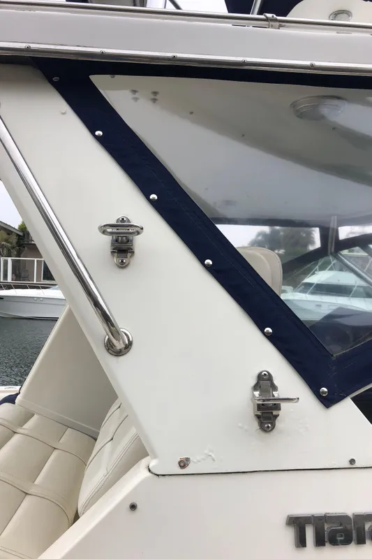 1991 Tiara Yachts 3300 Open