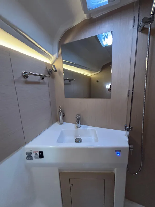 2022 Beneteau Oceanis 40.1