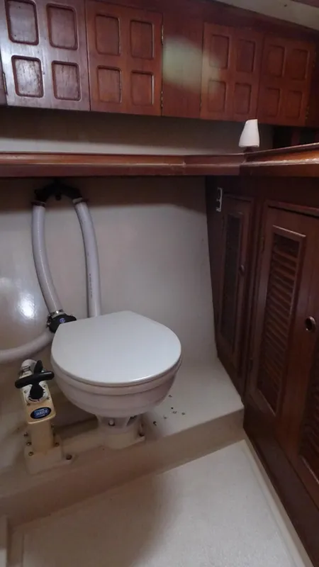 1981 Endeavour 43 Center Cockpit