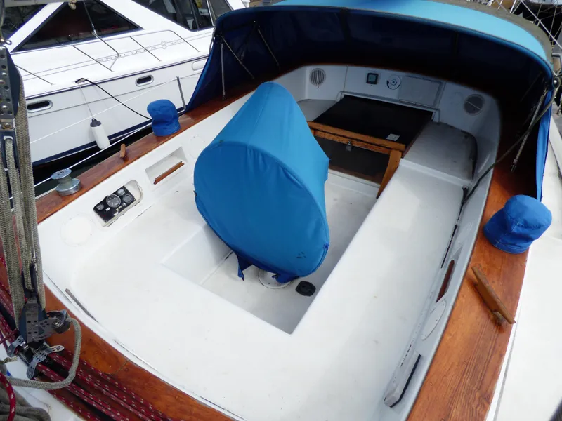 1981 Endeavour 43 Center Cockpit