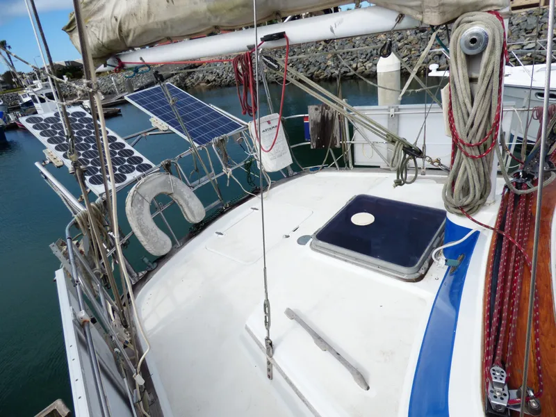 1981 Endeavour 43 Center Cockpit