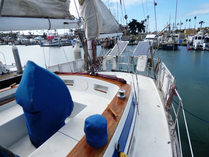 1981 Endeavour 43 Center Cockpit