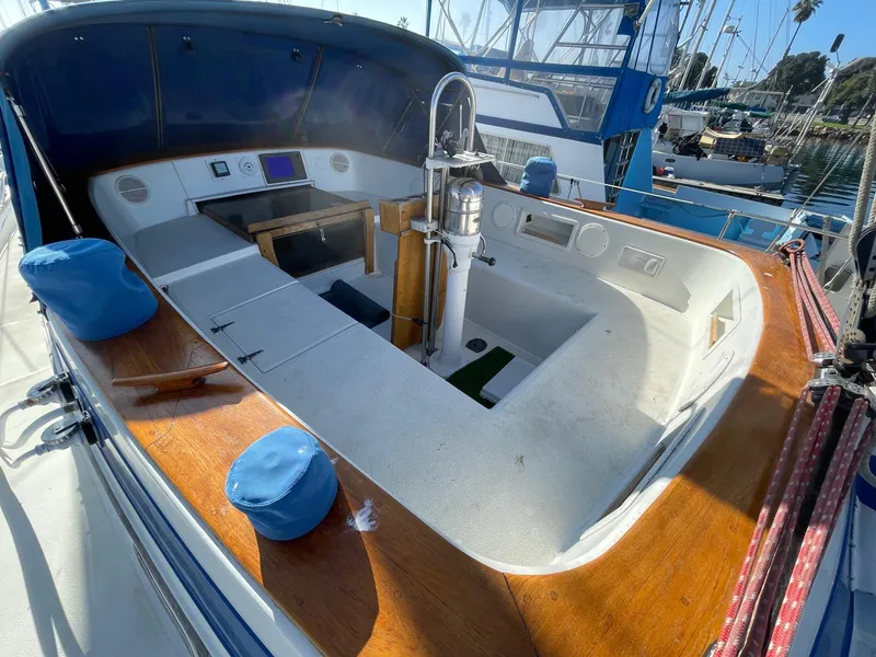 1981 Endeavour 43 Center Cockpit