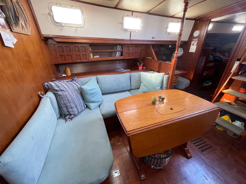 1981 Endeavour 43 Center Cockpit