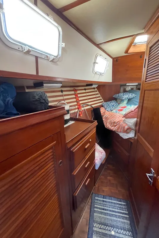 1981 Endeavour 43 Center Cockpit