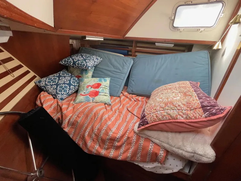 1981 Endeavour 43 Center Cockpit