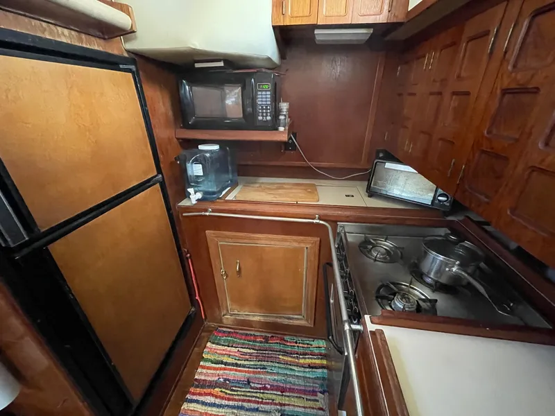 1981 Endeavour 43 Center Cockpit