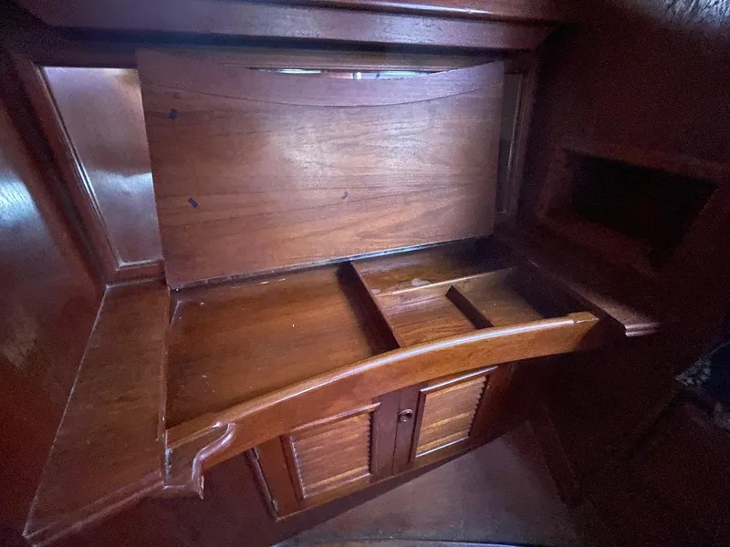 1981 Endeavour 43 Center Cockpit