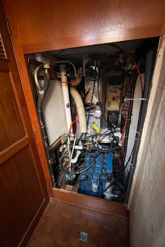 1981 Endeavour 43 Center Cockpit