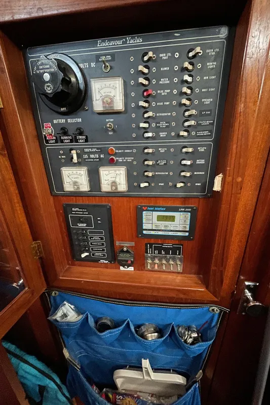 1981 Endeavour 43 Center Cockpit