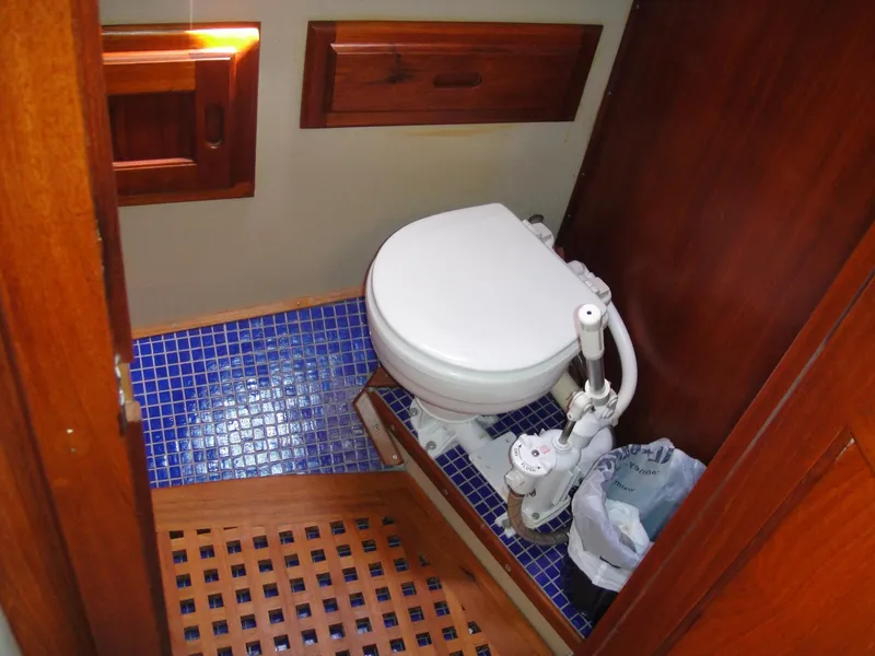 HEAD AND SHOWER GRATE