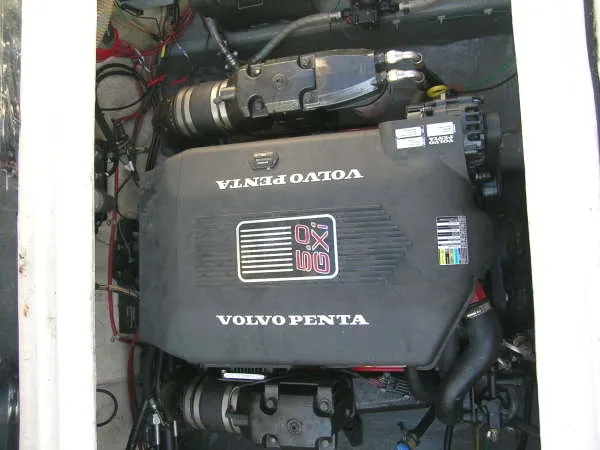 1990 Bayliner 2556