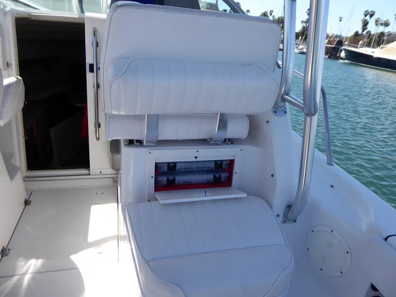 Flip down seat, Tackle box