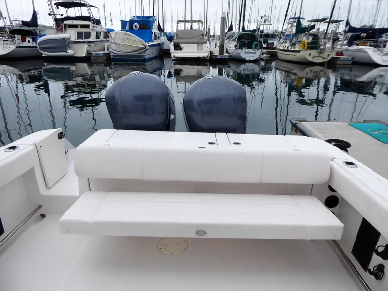 Transom seat