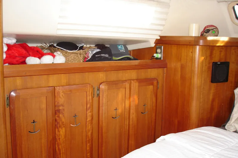 Aft cabin hanging lockers