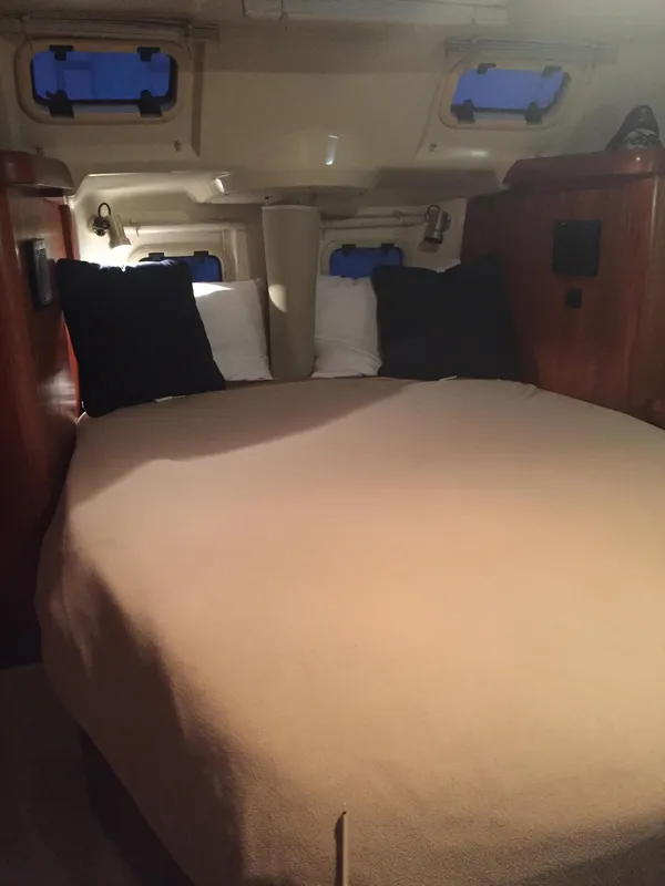 Aft queen berth with headroom