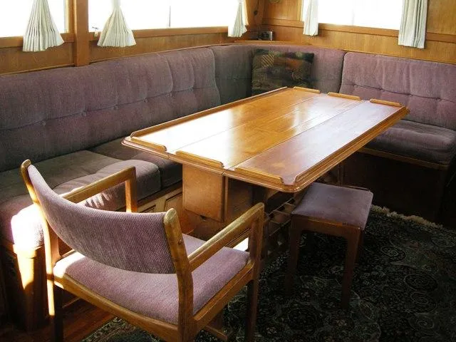Salon table