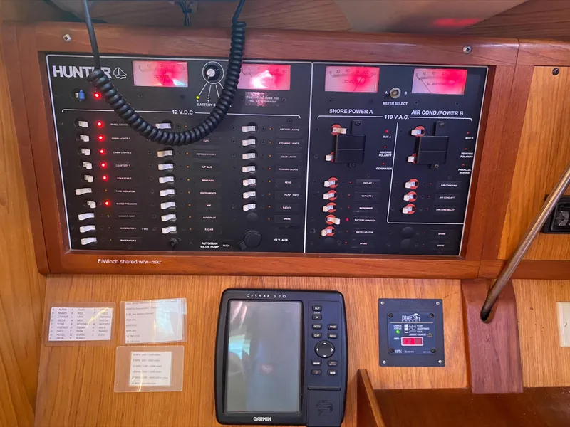 2000 Hunter 410