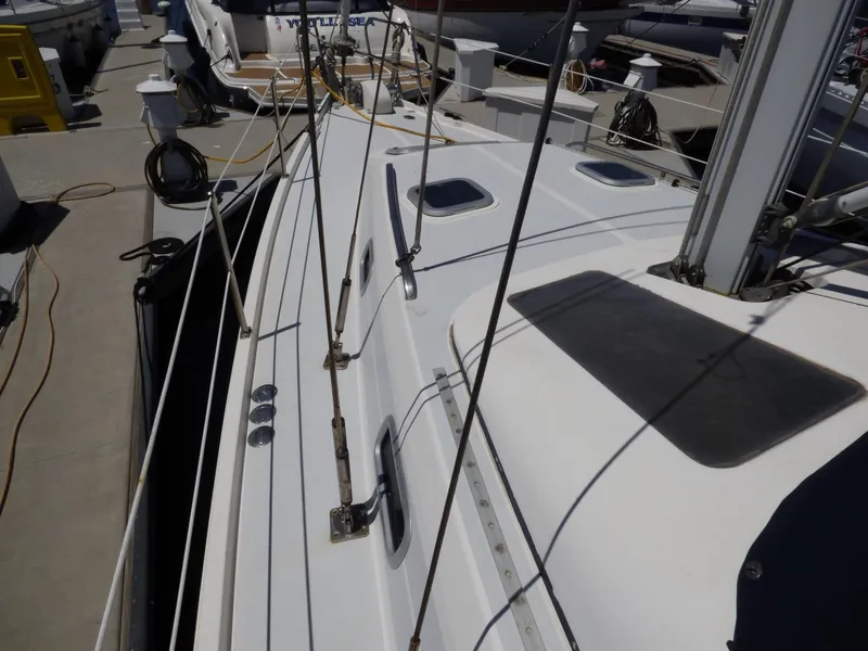 1993 Catalina Morgan 38' Center Cockpit