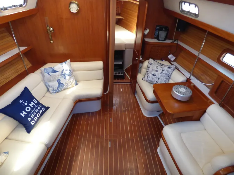 1993 Catalina Morgan 38' Center Cockpit