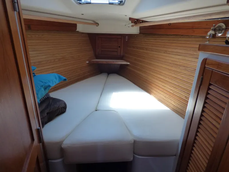 1993 Catalina Morgan 38' Center Cockpit