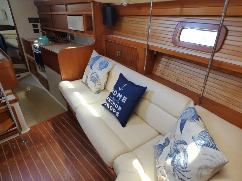 1993 Catalina Morgan 38' Center Cockpit