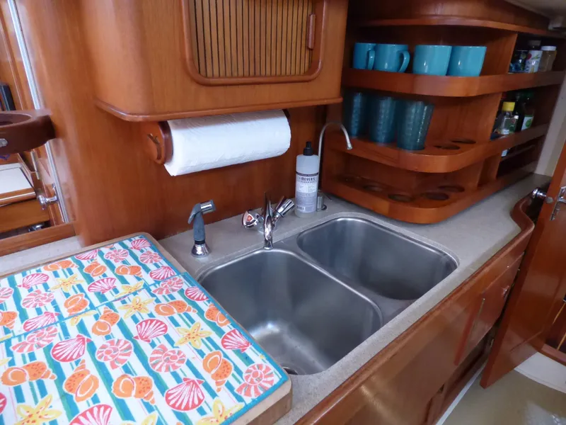 1993 Catalina Morgan 38' Center Cockpit