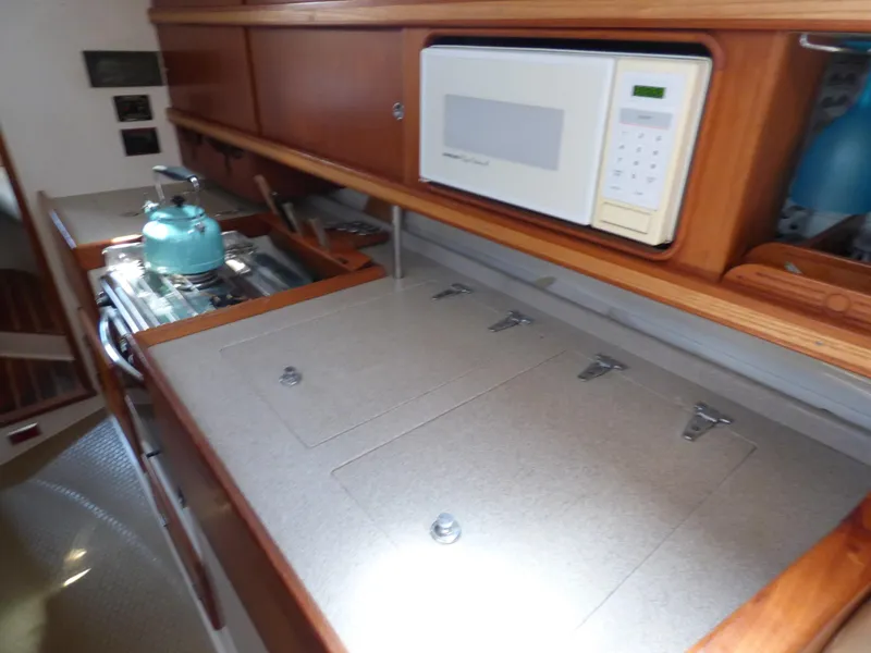 1993 Catalina Morgan 38' Center Cockpit