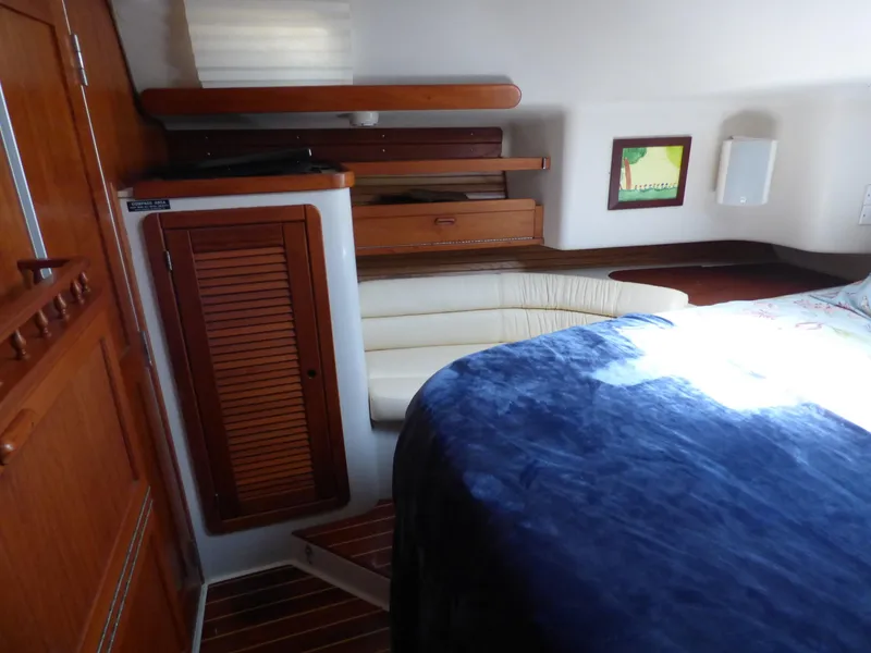 1993 Catalina Morgan 38' Center Cockpit