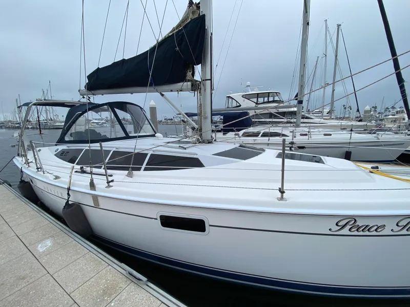 Hunter e36 2012 sailboat docked at marina.
